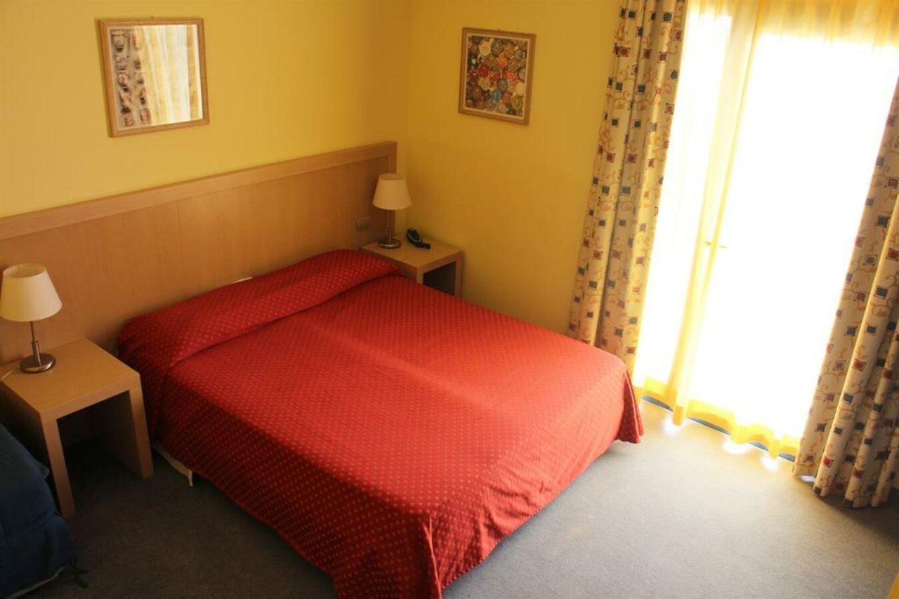 Hotel Cristallo ลินญาโน ซับเบียโดโร ภายนอก รูปภาพ