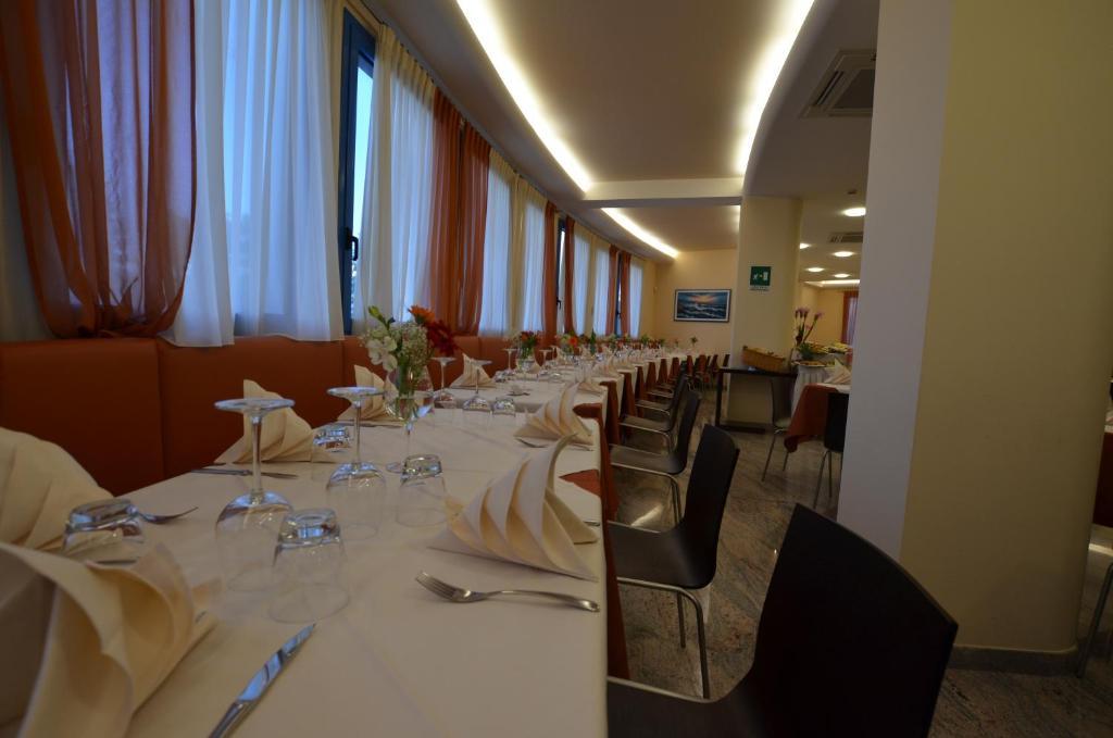 Hotel Cristallo ลินญาโน ซับเบียโดโร ภายนอก รูปภาพ